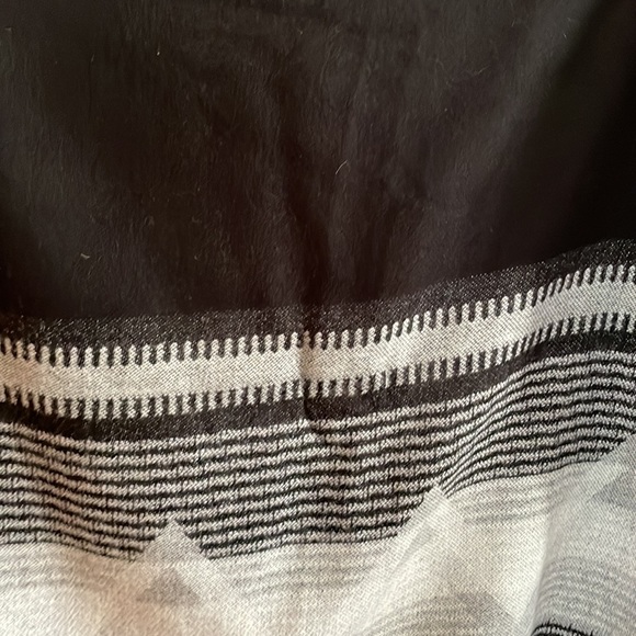 Shrugs pullover - Picture 2 of 2